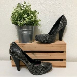 ‼️2/$12‼️ Dollhouse Faux Snake Skin Pumps